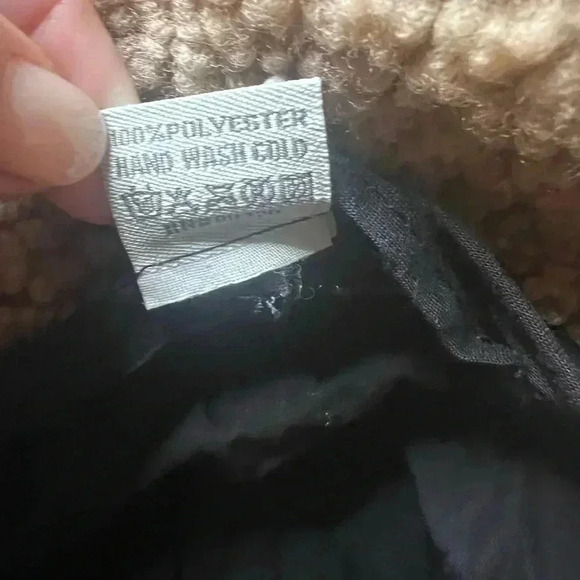 CC EXCLUSIVES SHERPA BUCKET HAT PREOWNED EUC - Picture 6 of 8